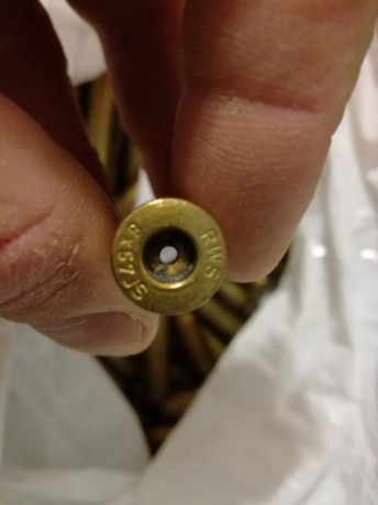 Se venden 100 vainas con un solo tiro. Algunas están desempistonadas.
20 euros con gastos de envío incluido 01