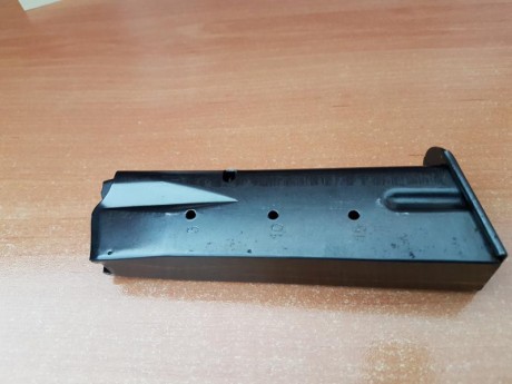 Buenos días, limpiando los cajones me encontrado con un cargador de una Astra A80 , se encuentran en muy 01