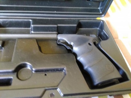 Por dejar tiro vendo todas mis BuckMark calibre .22lr con estuche original y empuñadura original así como 11