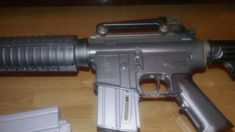 Perfecto estado de funcionamiento, ni un arañazo, cargador para 10 cartuchos y otro  para 30, incluye 01