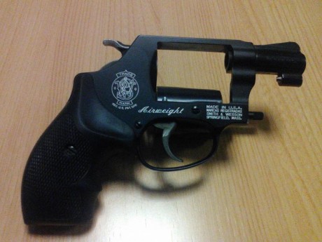 UN COMPAÑERO VENDE SU S&W CALIBRE 38, POR JUBILACION, LA VENDE POR 350€ ESTA COMO NUEVA EN PERFECTO 01
