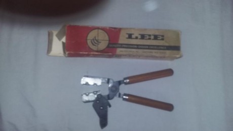 Por retirada de la afición vendo a precio ganga en su conjunto o por separado éstos accesorios para recarga 02