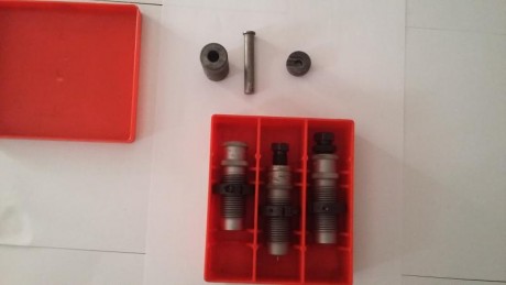 Por retirada de la afición vendo a precio ganga en su conjunto o por separado éstos accesorios para recarga 12