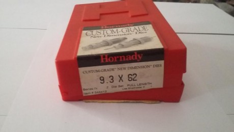 Vendo éstos dies apenas usados para recargar dos cajas de balas
Precio 45 euros incluido el sell holder. 00