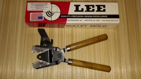 Hola.Vendo este molde de la casa Lee para balas de escopeta del 12.Esta prácticamente nuevo.Solo lo he 01