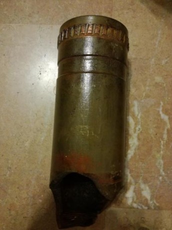 Proyectil de artilleria de la guerra civil. Tal y como se ve en la foto, no tiene ningún peligro ya que 01