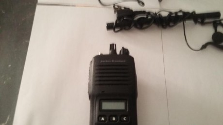 VENDO EMISORA VERTEX 160E/180E

Nueva, 8 canales, con cargador, antena y  auricular con  microfono
Su 01