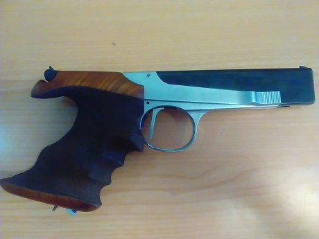 Pongo por encargo de su propietaria a la venta un recuerdo de la (difunta) historia armera española.

Diseñada 02