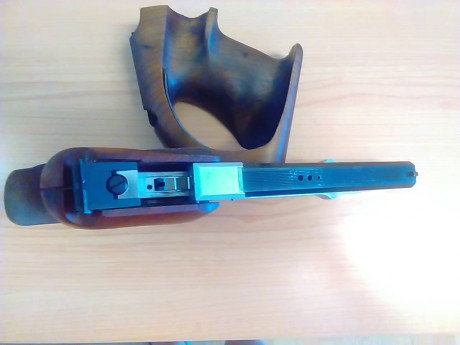 Pongo por encargo de su propietaria a la venta un recuerdo de la (difunta) historia armera española.

Diseñada 12