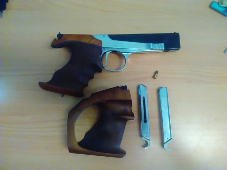 Pongo por encargo de su propietaria a la venta un recuerdo de la (difunta) historia armera española.

Diseñada 11