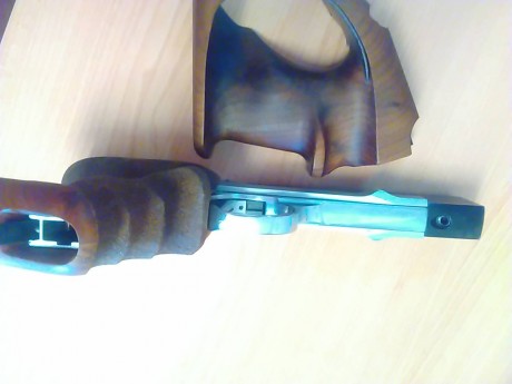 Pongo por encargo de su propietaria a la venta un recuerdo de la (difunta) historia armera española.

Diseñada 10