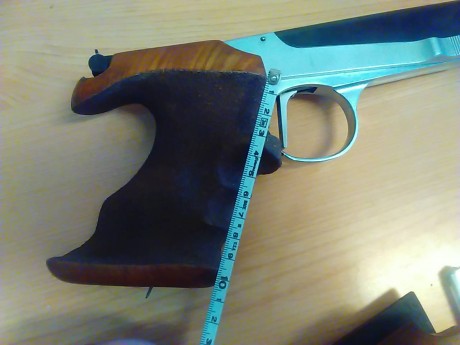 Pongo por encargo de su propietaria a la venta un recuerdo de la (difunta) historia armera española.

Diseñada 21