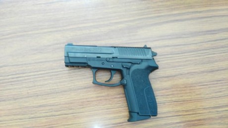 VENDO SIG SAUER 2022 SPC 2009 9mm POR NO USARLA, GUIADA CON LICENCIA A. EN SU CAJA ORIGINAL Y CUATRO CARGADORES. 01