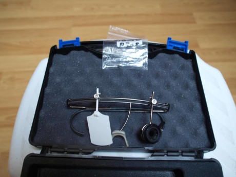 Vendo gafas KNOBLOCK Carabina. Un año. Buen estado. Un tornillo de repuesto.
Caja original. 01