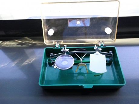 son unas gafas knoblok están en muy buen estado,como se puede comprobar tiene tapa ojos,diopter y una 00