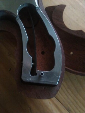 vendo estas dos cachas, las de arriba han estado puesta un tiempo, su precio es 30€ENDIDO 
           20