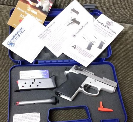 Se vende Smith Wesson CS9 Chief's Special. Guiada en "F" tiene maletín original, dos cargadores, 02