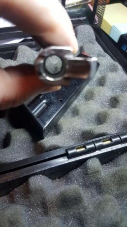 Vendo CZ 75B, con un poco de uso pero en perfecto estado de tiro. Muy cuidada. Con dos cargadores. Mira 01