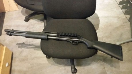 Vendo mi escopeta Stinger Tactical 1206 RXT,  con accesorios, porta cartuchos de 6 en la caja de mecanismos, 02