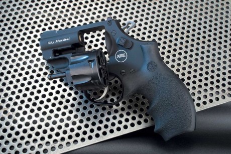 Korth....ha entrado en el mundo de las detonadoras con su ultimo revolver por 1000€. 11