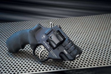 Korth....ha entrado en el mundo de las detonadoras con su ultimo revolver por 1000€. 10