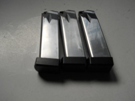 Vendo estos tres cargadores del 45  de gran capacidad con suplemento de aluminio, precio por los tres 01