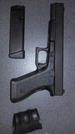 RESERVADA

  Añadir que el cañon es de seis pulgadas!!  
Compañera del club pone en venta su Glock 17 11