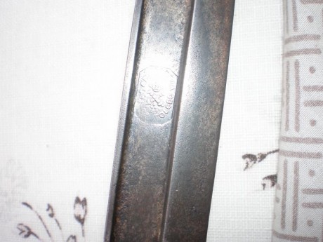 Vendo sable, con el cuño de la artillería de Toledo, por el cuño creo que es de 1890 mas menos , si algún 131