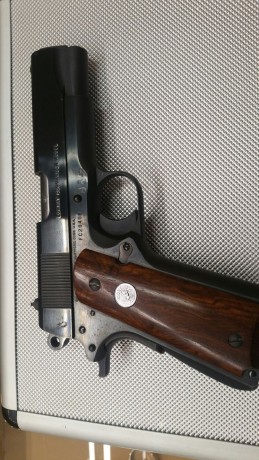 Vendo pistola Colt 1911 mod. Commander , calibre 9 parabellum , muy buen estado , chachas seleccionadas 01