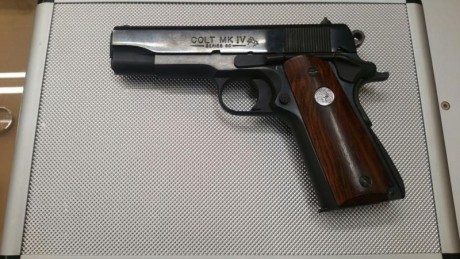 Vendo pistola Colt 1911 mod. Commander , calibre 9 parabellum , muy buen estado , chachas seleccionadas 00