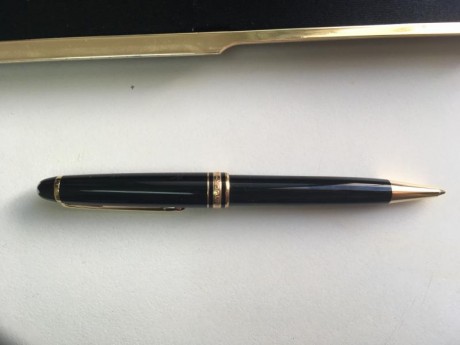 Clasico boligrafo de Montblanc, en perfecto estado de uso, lo vendo por no usar. 00