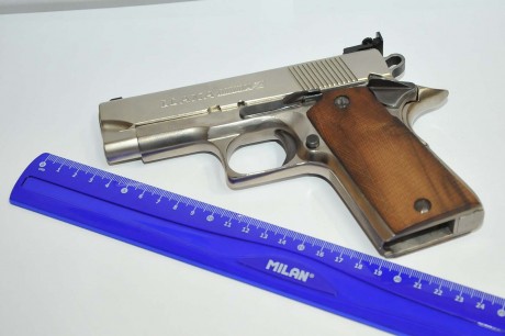  Vendida. 
Vendo por necesitar hueco el la licencia, Llama MiniMax 9 pb con tres cargadores y dos juegos 30