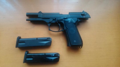 Vendida, se puede cerrar, gracias.

Vendo Beretta 92 FS 9 mm y el kit del 22 LR. 2 estuches. Estuche original 00