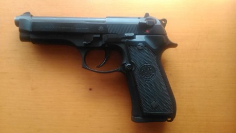 Vendida, se puede cerrar, gracias.

Vendo Beretta 92 FS 9 mm y el kit del 22 LR. 2 estuches. Estuche original 12