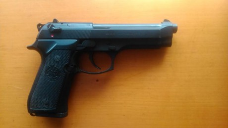 Vendida, se puede cerrar, gracias.

Vendo Beretta 92 FS 9 mm y el kit del 22 LR. 2 estuches. Estuche original 11