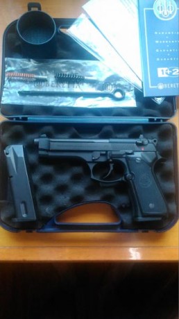 Vendida, se puede cerrar, gracias.

Vendo Beretta 92 FS 9 mm y el kit del 22 LR. 2 estuches. Estuche original 10