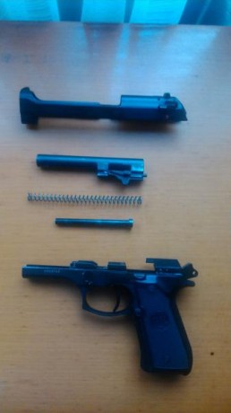 Vendida, se puede cerrar, gracias.

Vendo Beretta 92 FS 9 mm y el kit del 22 LR. 2 estuches. Estuche original 22