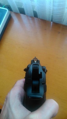 Vendida, se puede cerrar, gracias.

Vendo Beretta 92 FS 9 mm y el kit del 22 LR. 2 estuches. Estuche original 20
