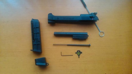 Vendida, se puede cerrar, gracias.

Vendo Beretta 92 FS 9 mm y el kit del 22 LR. 2 estuches. Estuche original 32