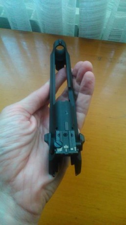 Vendida, se puede cerrar, gracias.

Vendo Beretta 92 FS 9 mm y el kit del 22 LR. 2 estuches. Estuche original 30