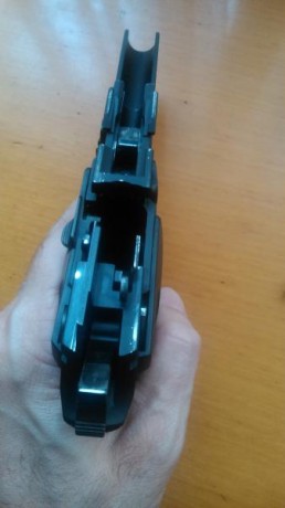 Vendida, se puede cerrar, gracias.

Vendo Beretta 92 FS 9 mm y el kit del 22 LR. 2 estuches. Estuche original 40