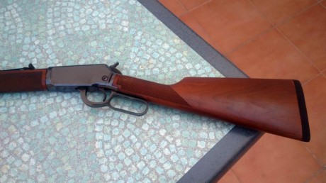Un compañero y amigo del club vende un rifle Winchester calibre 22LR, está, como se puede apreciar en 11