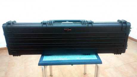 Un compañero y amigo del club vende una maleta para rifle o carabina marca "Explorer cases". 00