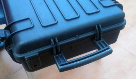 Un compañero y amigo del club vende una maleta para rifle o carabina marca "Explorer cases". 11