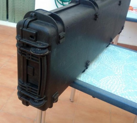 Un compañero y amigo del club vende una maleta para rifle o carabina marca "Explorer cases". 10