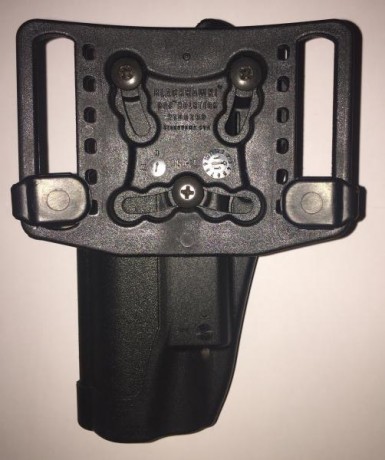 Se vende esta magnifica funda BLACKHAWK SERPA, con sistema de seguridad antihurto y presión ajustable, 01