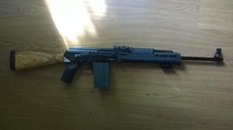 Buenas,

He visto que el CZ58 tiene que ser usado tiro a tiro con carga manual, nada de semiautomático. 70