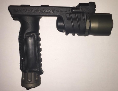 Se vende esta espectacular SUREFIRE M900A (original, no copias baratas para airsoft).
Se trata de una 01