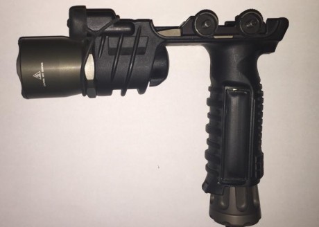 Se vende esta espectacular SUREFIRE M900A (original, no copias baratas para airsoft).
Se trata de una 00