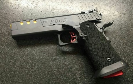Vendo una de mis STI por no usarla.
Se trata de una STI Edge del calibre 9mm Preparada y ajustada por 00